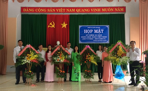 171120 HƯƠNG LAN Xã Bảo Quang họp mặt ngày nhà giáo Việt Nam 20.jpg