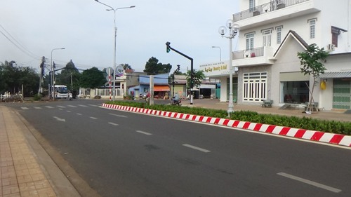 Đường Cách Mạng Tháng 8 nối đường Nguyễn Thị Minh Khai thuộc địa bàn phường Xuân Hòa vừa thi công xong.JPG