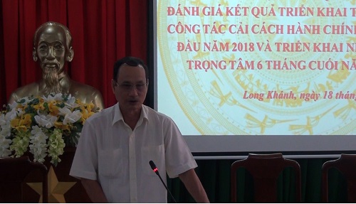 Ông Trần Mộng Thành - Phó Chủ tịch UBND thị xã Chủ trì hội nghị.jpg