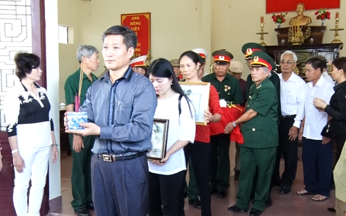 (19-11) Lễ truy điệu tiễn đưa hài cốt liệt sĩ Nguyễn Khắc Nhiễu.png
