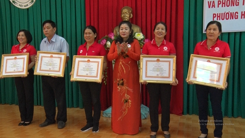 (9-01) Hội chữ thập đỏ thị xã tổng kết công tác Hội năm 2018 - KHEN THƯỞNG.png