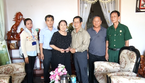 (24-01) Thăm tặng quà gia đình chính sách và xã hội tại Phường Xuân Hòa.png