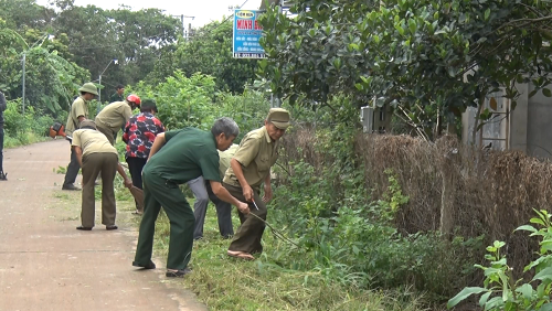 (18-7) Hội Cựu chiến binh xã Bảo Quang ra quân dọn dẹp vệ sinh môi trường.png