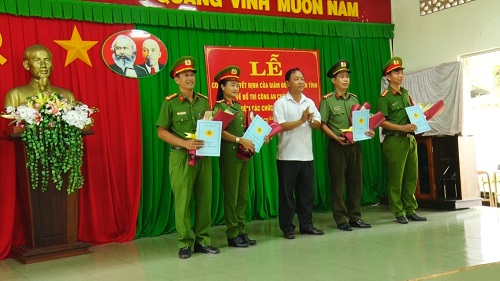 LANH DAO THANH PHO TRAO QUYET DINH.jpg