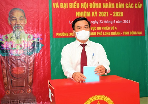 210325 Ông Hồ Văn Nam thực hiện quyền b bầu cử - Copy.jpg