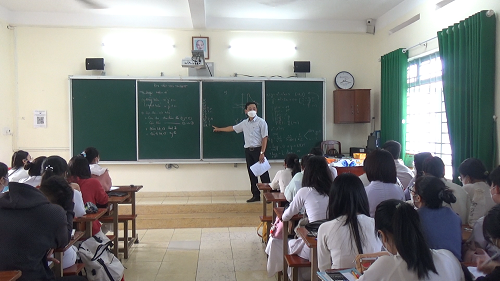 (19-5)Học sinh lớp 12 trường THPT Long Khánh.bmp