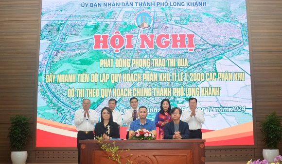 1. HOI NGHI PHAT DONG PHONG TRAO THI DUA LAP QUY HOACH (1) 4.jpg