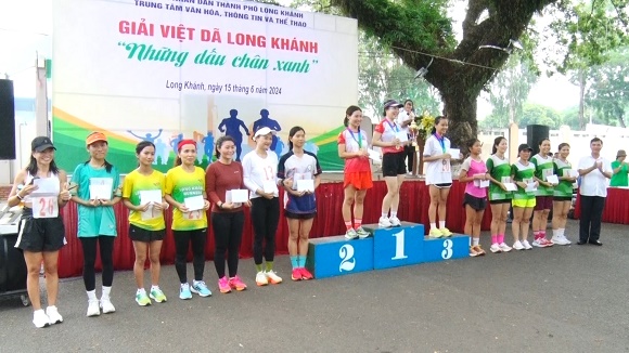 11. NHIEU HOAT DONG SOI NOI PHONG PHU KY NIEM QUA  05 THANH LAP THANH PHO 2.jpg