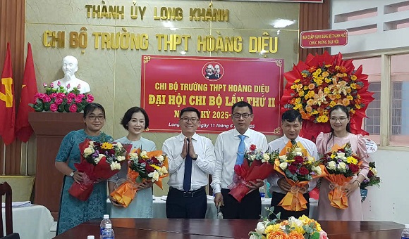 2. DAI HOI CHI BO TRUONG THPT HOANG DIEU 3.jpg