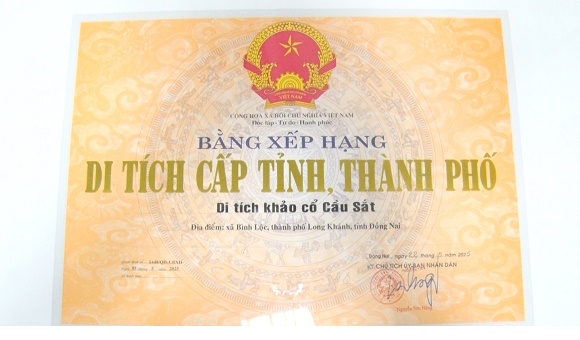 2. DOC DAO DI TICH KHAO CO CAU SAT O XA BINH LOC - THANH PHO LONG KHANH (1) 2.jpg