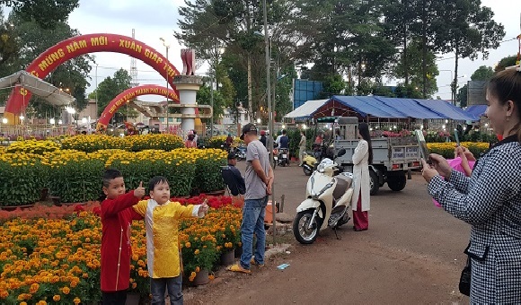 20241218.To chuc duong hoa, cho hoa.jpg