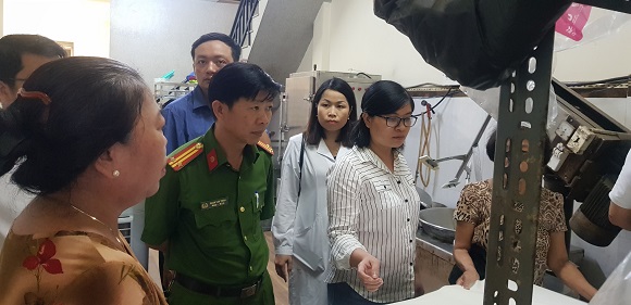 22-9 Kiểm tra khu vực sản xuất bánh trung thu Á Thành - Trà Gia.jpg