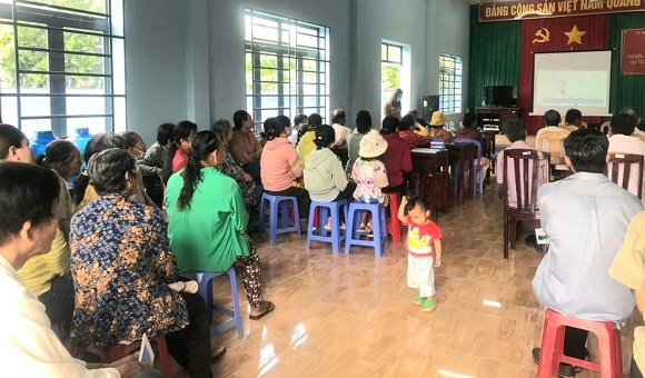 230512 Bà con dân tộc xã Bảo Quang tham dự buổi tuyên truyền tại trụ sở ấp Lác Chiếu, xã Bảo Quang.jpg
