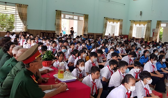 230520 Các em học sinh trường THCS Ngô Quyền tham dự buổi giao lưu tọa đàm 1.jpg