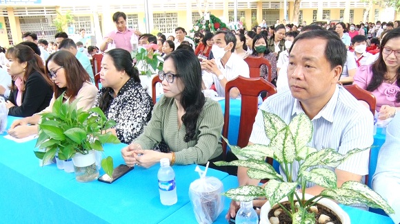 230527 LANH DAO DAI BIEU THAM DU KHAI MAC.jpg