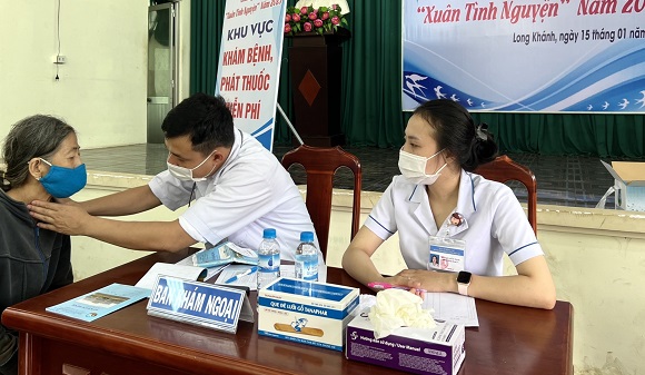 230802 bác sĩ Trí-Gương đảng viên trẻ tiêu biểu 2.jpg