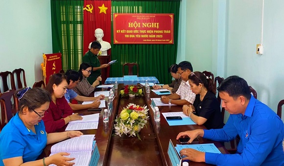 230828 Khối thi đua số 2 UBND LK ký kết giao ước thi đua 1.jpg