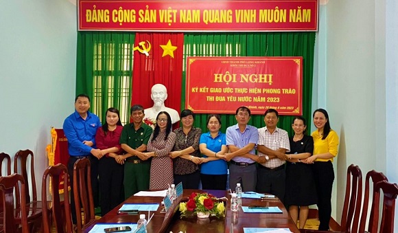 230828 Khối thi đua số 2 UBND LK ký kết giao ước thi đua 3.jpg