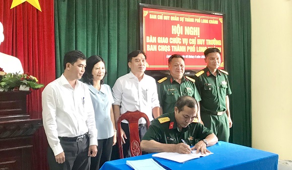 230906 Trung tá Trần Trung Kiên giữ chức Chỉ huy trưởng Ban Chỉ huy quân sự TP.Long Khánh 2.jpg