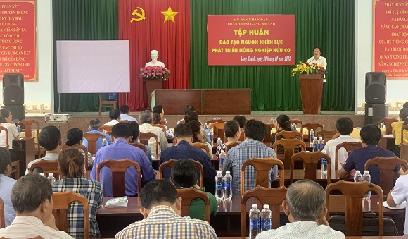 230920 Lớp tập huấn phát triển nông nghiệp hữu cơ và tái chế rác hữu cơ bảo vệ môi trường 1.jpg
