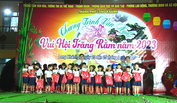 230926 MANG TET TRUNG THU Y NGHIA TRON VEN DEN CAC EM THIEU NHI TAI TP LONG KHANH 2.png