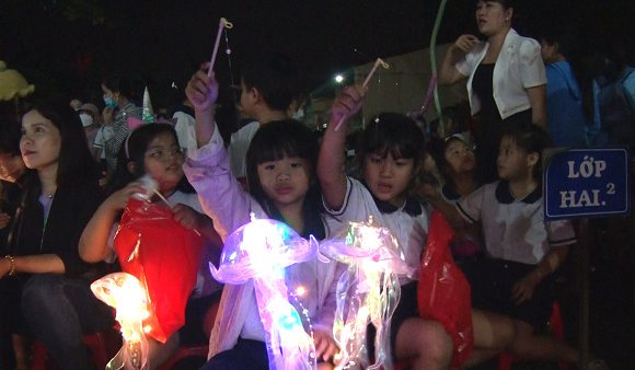 230926 MANG TET TRUNG THU Y NGHIA TRON VEN DEN CAC EM THIEU NHI TAI TP LONG KHANH 5.png