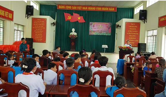 230928 TANG QUA TET TRUNG THU TRE EM 1.jpg