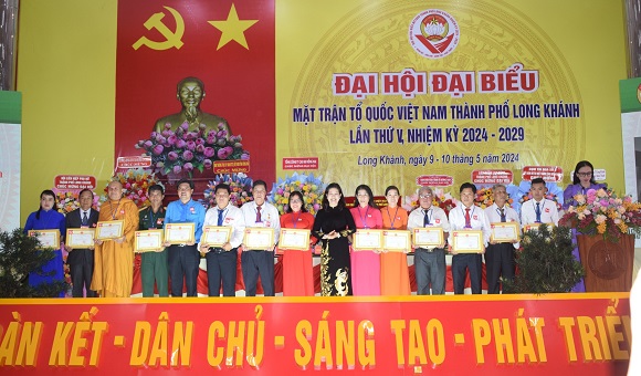 240510 Long trọng tổ chức Đại hội Đại biểu MTTQVN thành phố Long Khánh lần thứ V, nhiệm kỳ 2024 - 2029 3 5.jpg