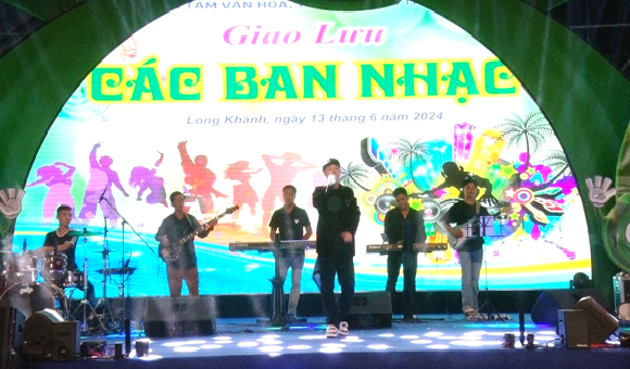 240614 Giao lưu các Ban nhạc trong lễ hội trái cây năm 2024 2.bmp
