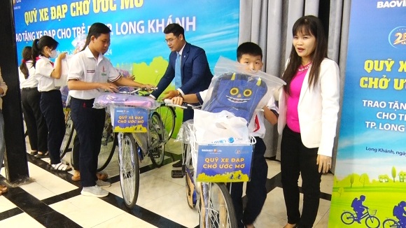 240626 Bảo Việt Nhân thọ trao 40 xe đạp cho trẻ em có hoàn cảnh khó khăn 2.jpg