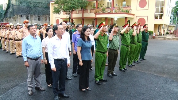 241213 LANH DAO THAM DU CHAO CO.jpg