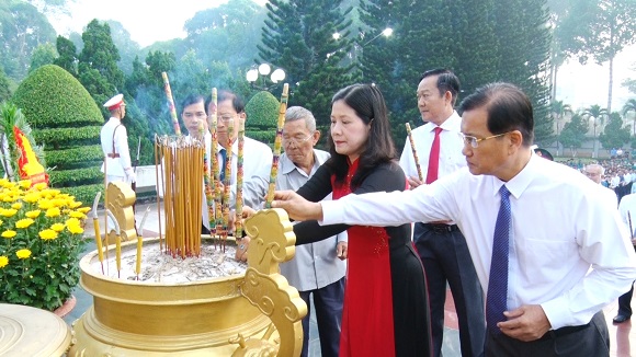 250124 LANH DAO THANH UY THAP HUONG.jpg