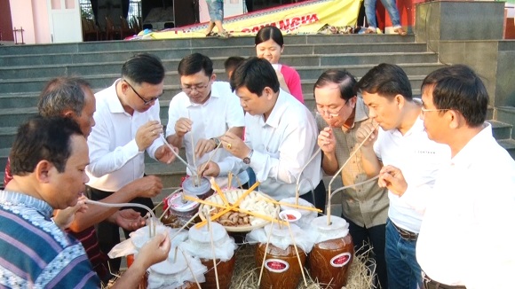 250428 DAI BIEU UONG RUOU CAN 01.jpg