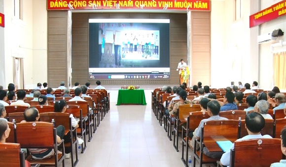 3. Hội thảo khoa học nghiên cứu, ứng dụng, chuyển giao và đôi mới công nghệ trong chăm sóc, bảo quản và chế biến sau thu hoạch đối với cây sầu riêng, chôm chôm 2.jpg