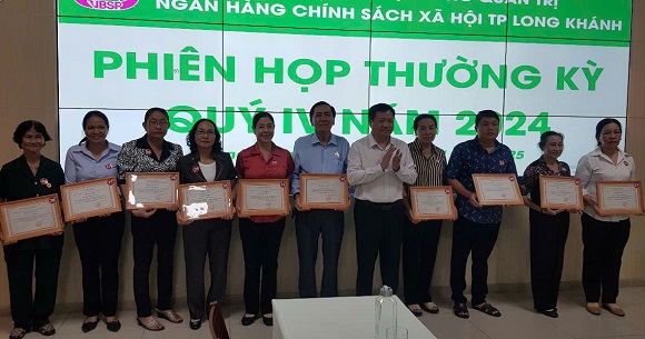 3. PHIEN HOP THUONG KY QUY IV-2024 NHCSXH THANH PHO LONG KHANH 2.jpg