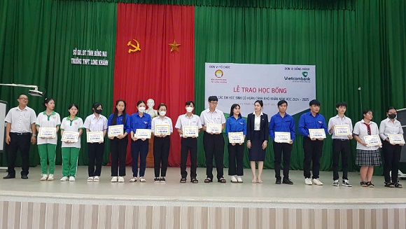 4-2 Mỗi em học sinh THPT sẽ nhận suất học bổng trị giá 2,4 triệu đồng.jpg