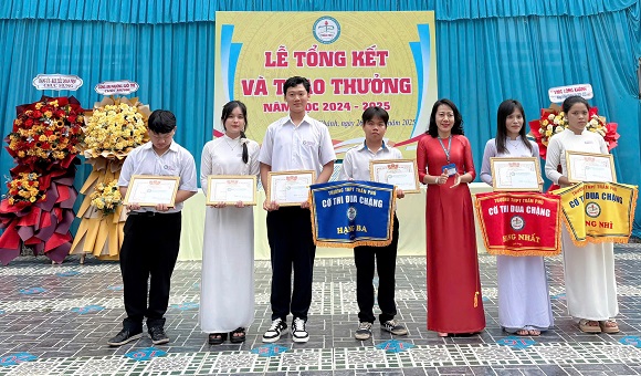 4. Trường THPT Trần Phú tổng kết năm học  2024-2025 (1).jpg