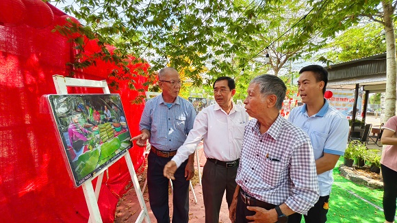 4. Tác phẩm Gói bánh đạt giải nhất cuộc thi sáng tác ảnh Long Khánh vào Xuân 2025. 1.jpg