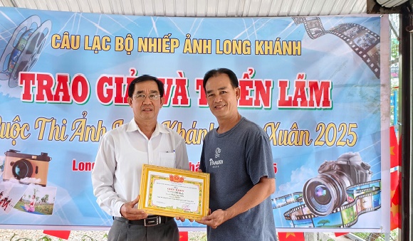 4. Tác phẩm Gói bánh đạt giải nhất cuộc thi sáng tác ảnh Long Khánh vào Xuân 2025. 2.jpg