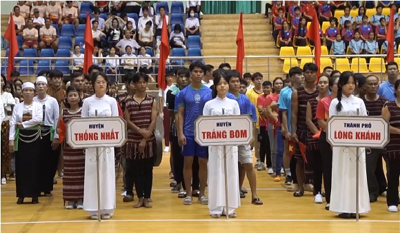 6. LONG KHANH DAT GIAI NHAT MON BONG DA NGAY HOI VAN HOA THE THAO CAC DAN TOC THIEU SO TINH LAN V 2.jpg