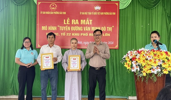 6. RA MAT MO HINH TUYEN DUONG VAN MINH DO THI 1.jpg