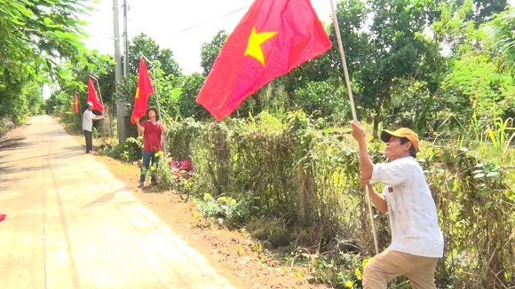 7. Mô hình Nhân dân và điểm nhóm Tin lành Ruộng Tre tham gia bảo vệ môi trường gắn với giữ gìn an ninh trật tự 3.jpg