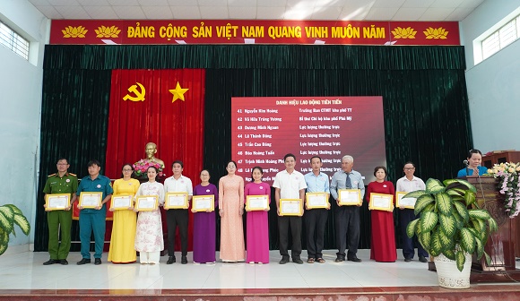 9. Phường Xuân Lập tổ chức Hội nghị Tổng kết kết quả thực hiện nghị quyết năm 2024 2.JPG