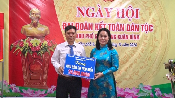 BI THU THANH UY TANG KDC TIEU BIEU.jpg