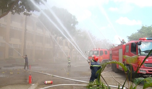 Diễn tập phòng cháy, chữa cháy và cứu nạn, cứu hộ tại Trường Trung học cơ sở Lê Quý Đôn 4.jpg