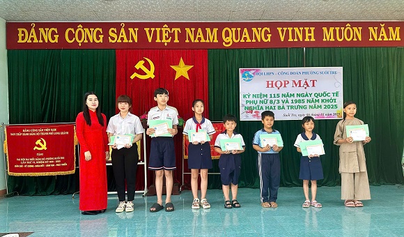 trao hoc bong.jpg