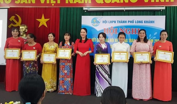 Được nhận giấy khen tập thể LĐTT năm 2023.jpg