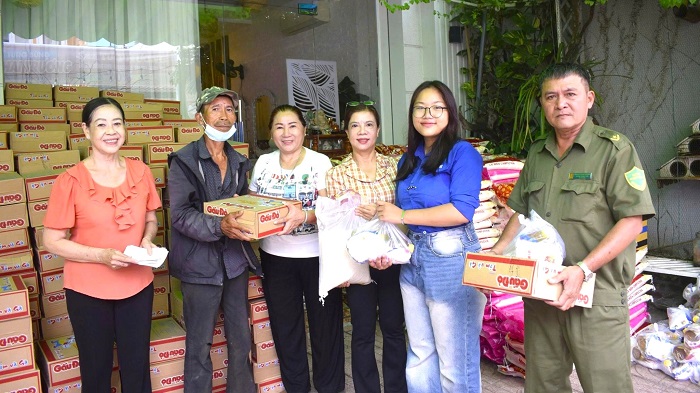 250904 trao qua kp16 (2)